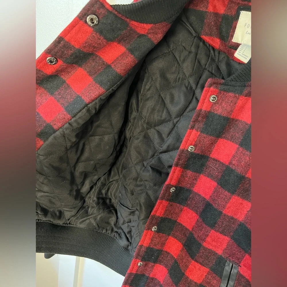 EUC Forever 21 Women’s small red black buffalo plaid bomber jacket faux leather - Picture 9 of 12
